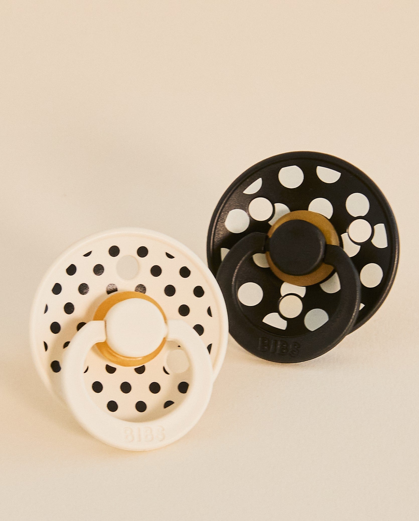 Bibs Studio Colour Polka Small Kauçuk Emzik - Ivory Black