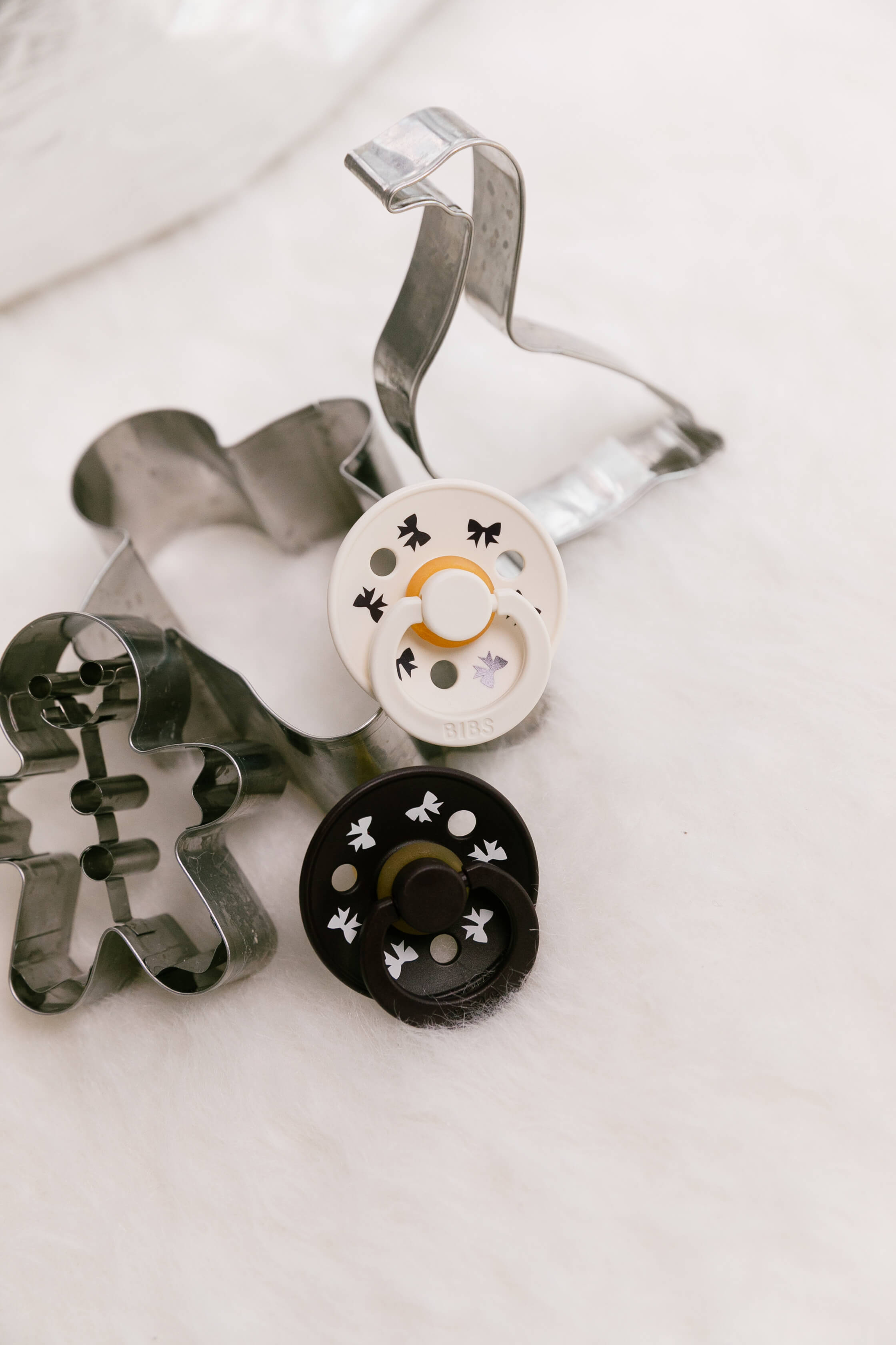 Bibs Colour Holiday Bow  Emzik-Ivory Plum