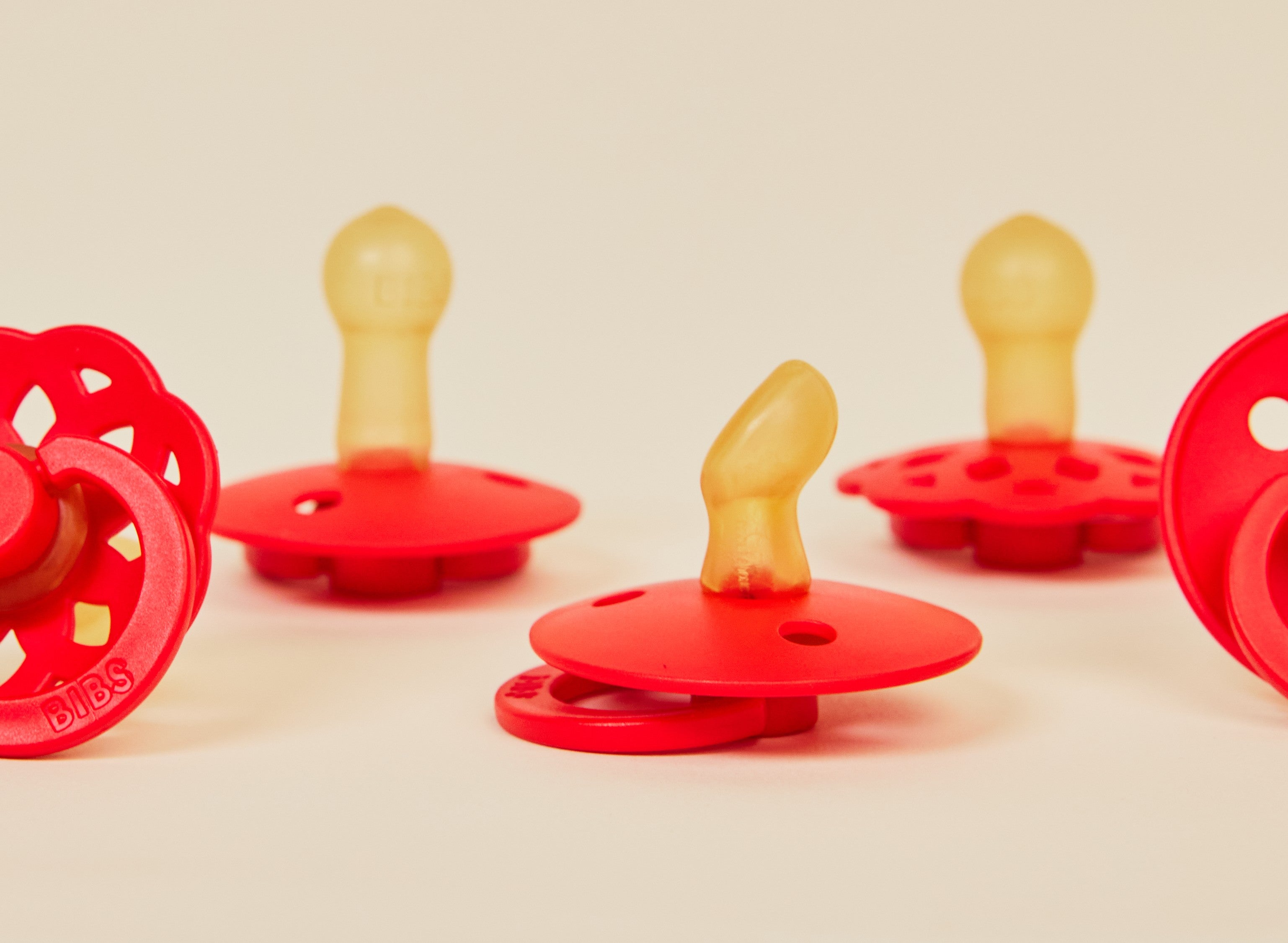 Bibs Colour Anatomik Damaklı Emzik- Candy Apple