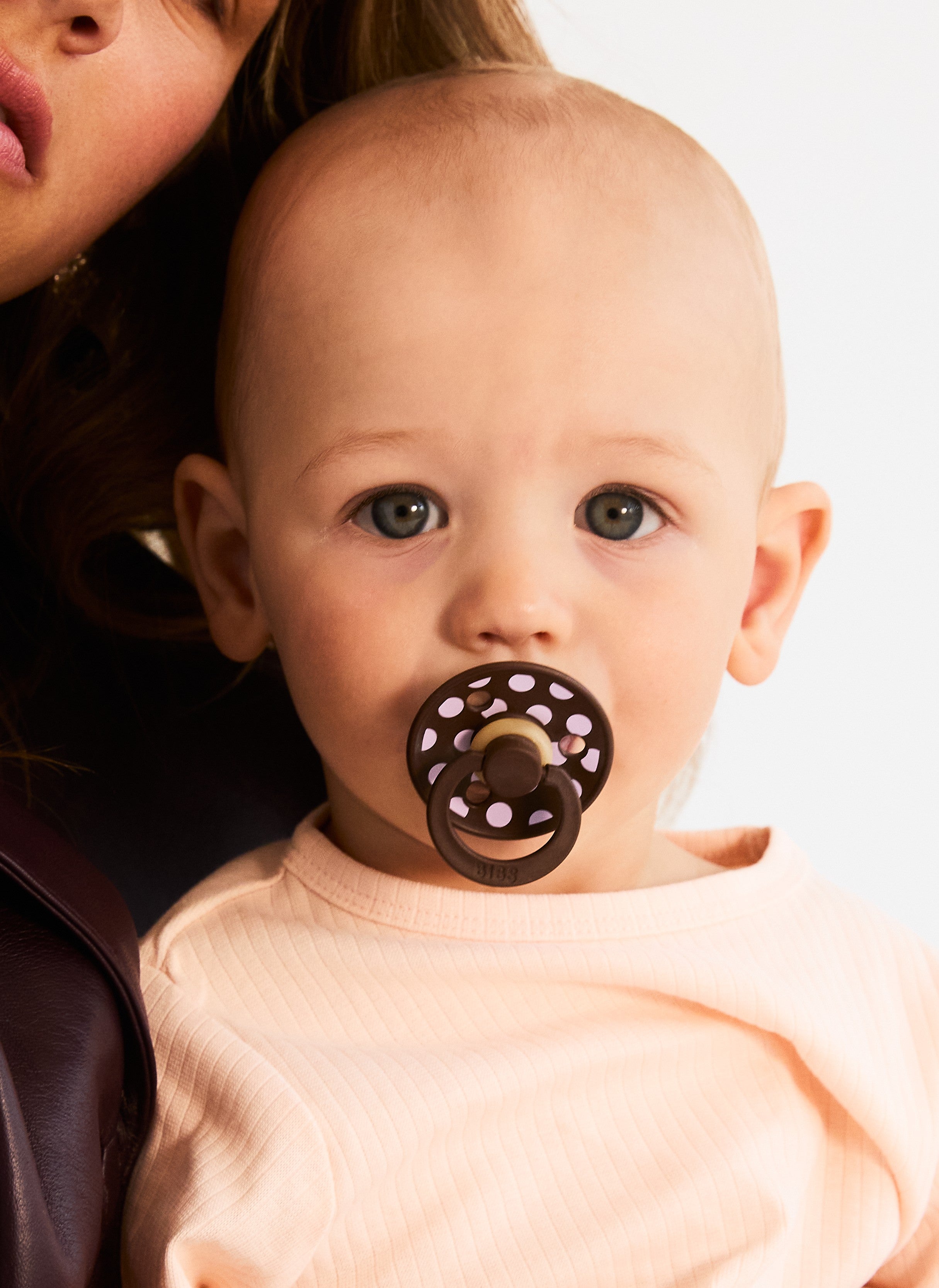 Bibs Studio Colour Polka Big Kauçuk Emzik - Mocha Baby Pink